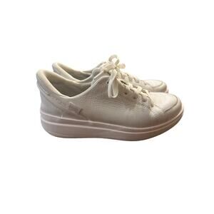 ⭐️ Women’s Kizik White Leather Slip In Athletic Shoes. Size 6.5. Walking